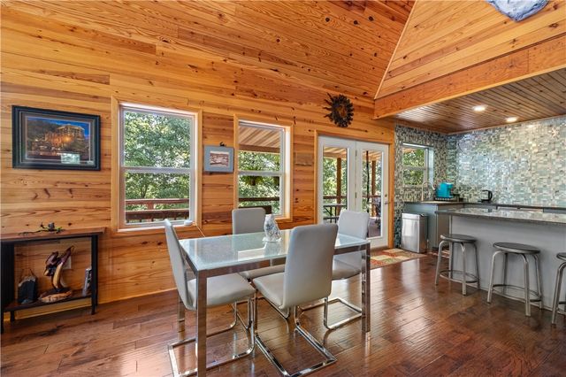 482 County Road 332, Eureka Springs, AR 72632