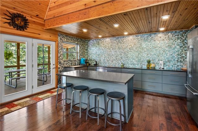 482 County Road 332, Eureka Springs, AR 72632