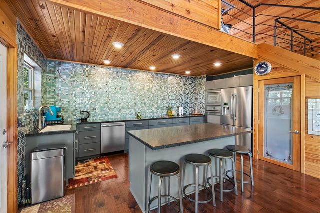 482 County Road 332, Eureka Springs, AR 72632