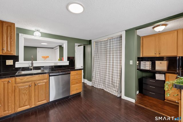 25 Greenwood Drive, Manchester, CT 06042