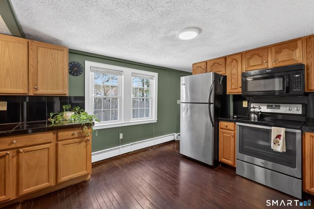 25 Greenwood Drive, Manchester, CT 06042