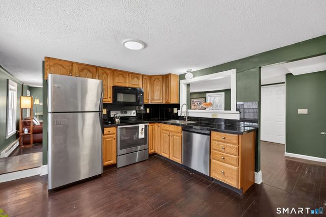 25 Greenwood Drive, Manchester, CT 06042