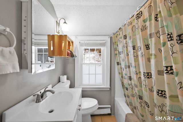 25 Greenwood Drive, Manchester, CT 06042