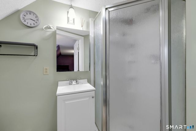 25 Greenwood Drive, Manchester, CT 06042