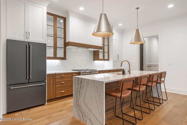 6225 Mistflower Cir, Prospect, KY 40059