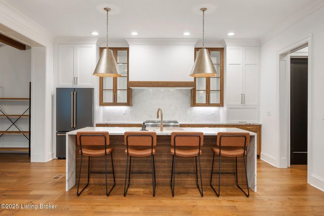 6225 Mistflower Cir, Prospect, KY 40059