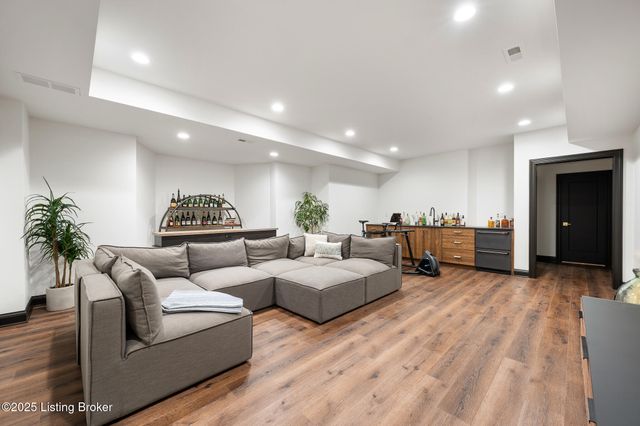 6225 Mistflower Cir, Prospect, KY 40059