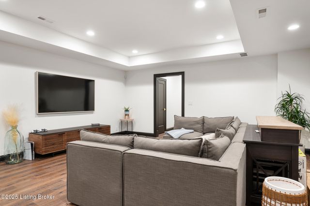 6225 Mistflower Cir, Prospect, KY 40059