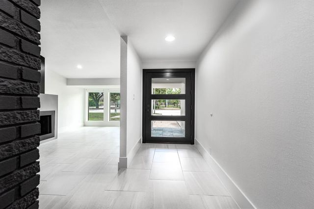 7702 Richmond Ave Avenue, Houston, TX 77063