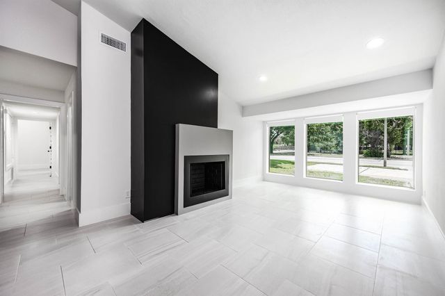 7702 Richmond Ave Avenue, Houston, TX 77063