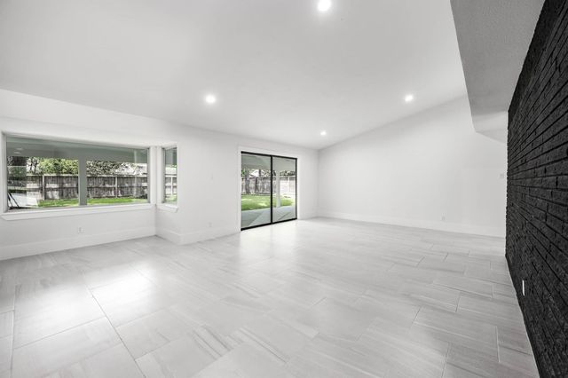 7702 Richmond Ave Avenue, Houston, TX 77063