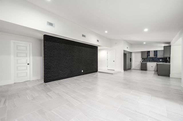 7702 Richmond Ave Avenue, Houston, TX 77063