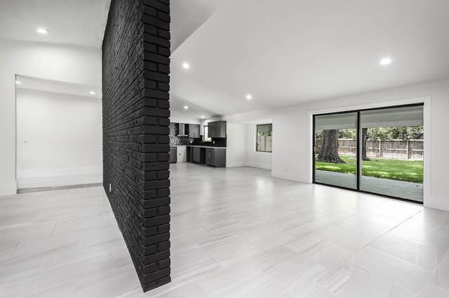 7702 Richmond Ave Avenue, Houston, TX 77063