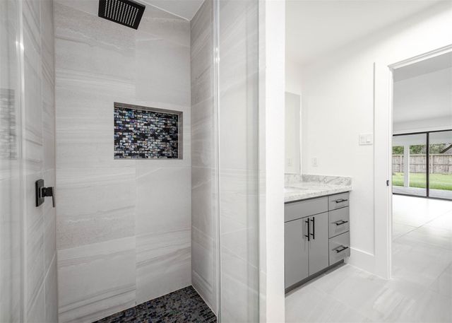 7702 Richmond Ave Avenue, Houston, TX 77063