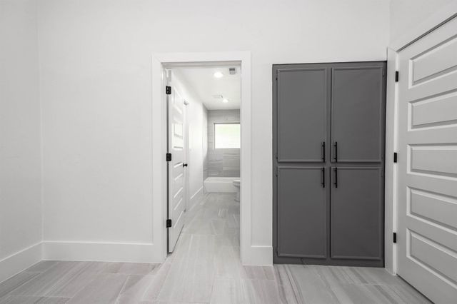 7702 Richmond Ave Avenue, Houston, TX 77063