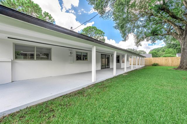 7702 Richmond Ave Avenue, Houston, TX 77063