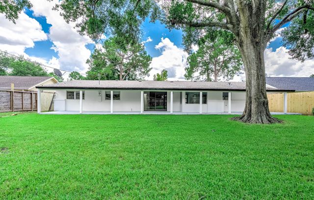 7702 Richmond Ave Avenue, Houston, TX 77063