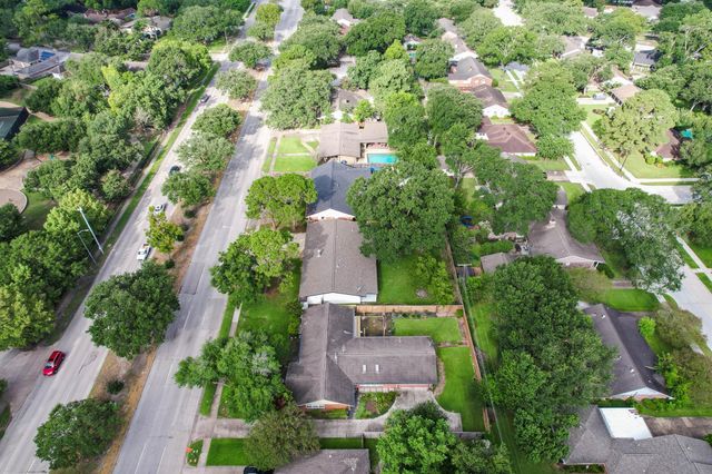 7702 Richmond Ave Avenue, Houston, TX 77063