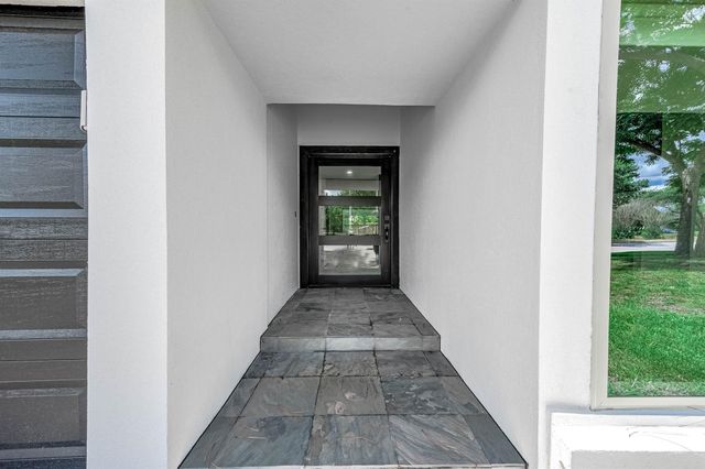 7702 Richmond Ave Avenue, Houston, TX 77063