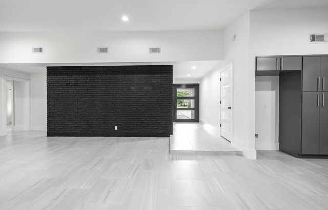 7702 Richmond Ave Avenue, Houston, TX 77063