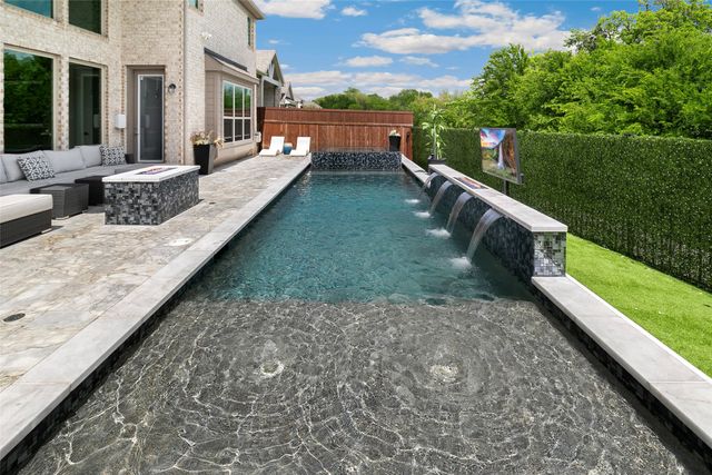 4901 Meadow Creek Drive, Mckinney, TX 75070