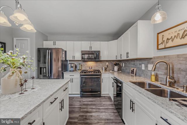 43 SCARBORO DR, Bunker Hill, WV 25413