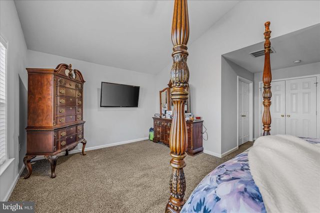 43 SCARBORO DR, Bunker Hill, WV 25413