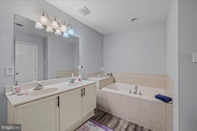 43 SCARBORO DR, Bunker Hill, WV 25413