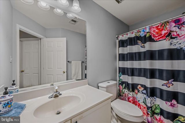 43 SCARBORO DR, Bunker Hill, WV 25413