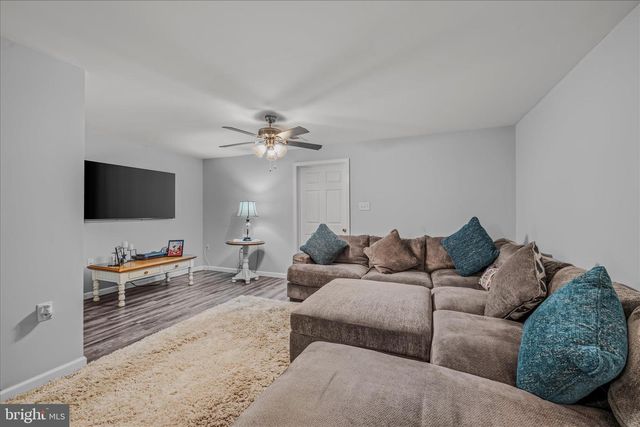 43 SCARBORO DR, Bunker Hill, WV 25413