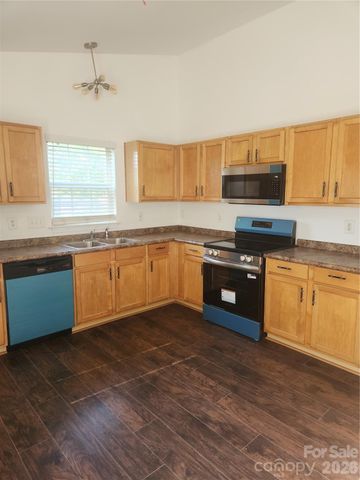 8103 Lamplighter Place, Charlotte, NC 28217