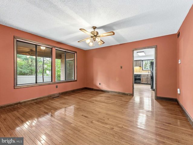 40 WOODSTONE DR, Voorhees, NJ 08043