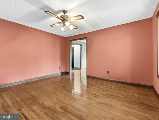 40 WOODSTONE DR, Voorhees, NJ 08043