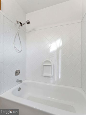 40 WOODSTONE DR, Voorhees, NJ 08043