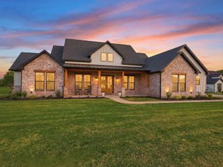 330 Charlie Joseph Drive, Van Alstyne, TX 75495