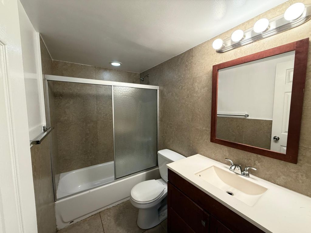 607 NE 29th Dr 27, Wilton Manors, FL 33334