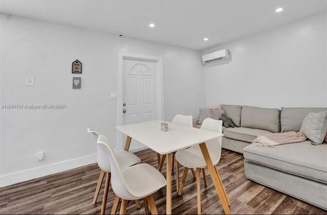 685 SW 7th Ter 3, Dania Beach, FL 33004