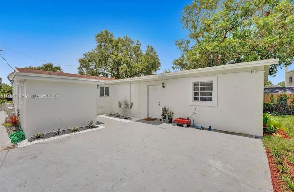 685 SW 7th Ter 3, Dania Beach, FL 33004