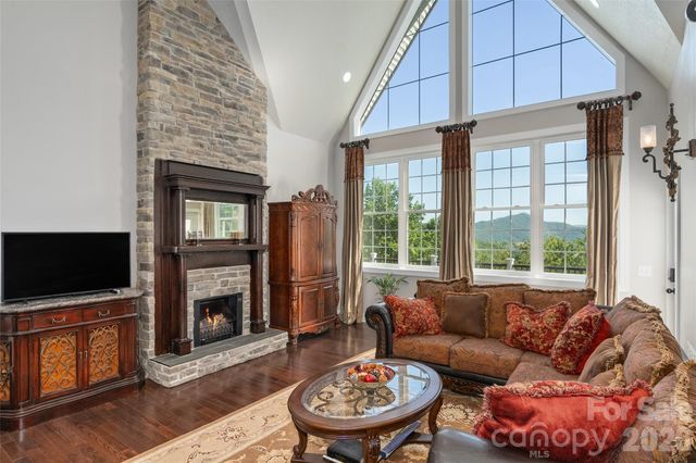 114 Nesting Ridge, Waynesville, NC 28785