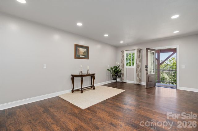 114 Nesting Ridge, Waynesville, NC 28785