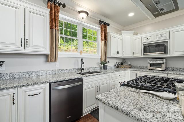 114 Nesting Ridge, Waynesville, NC 28785