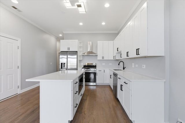 1935 W Belmont Avenue 4, Chicago, IL 60657