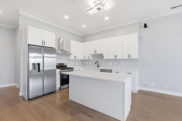 1935 W Belmont Avenue 4, Chicago, IL 60657