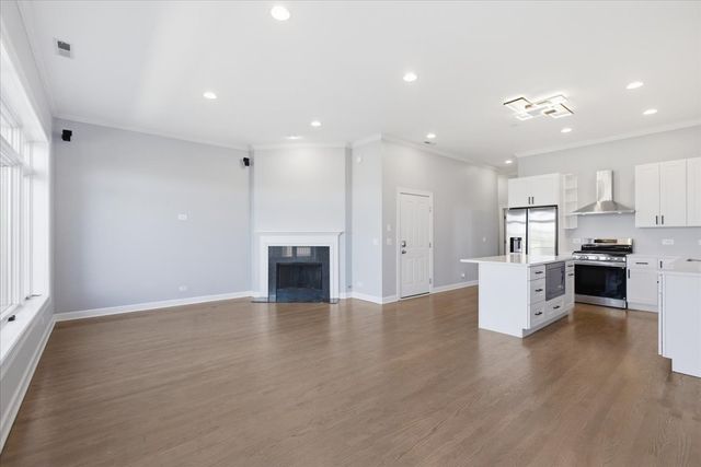 1935 W Belmont Avenue 4, Chicago, IL 60657