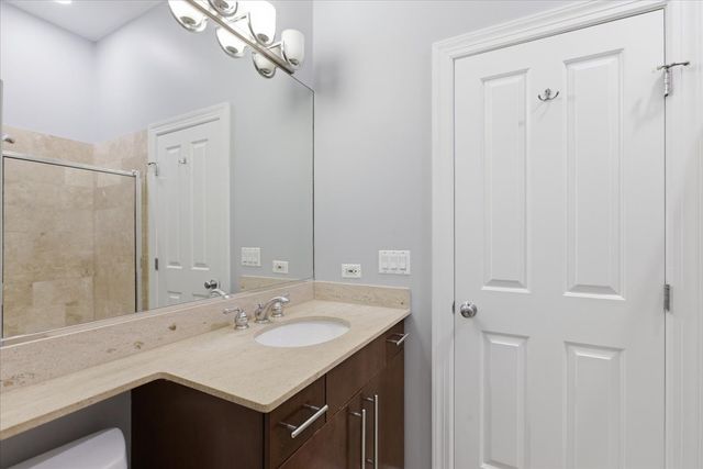 1935 W Belmont Avenue 4, Chicago, IL 60657