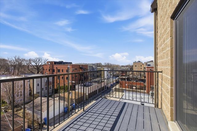 1935 W Belmont Avenue 4, Chicago, IL 60657