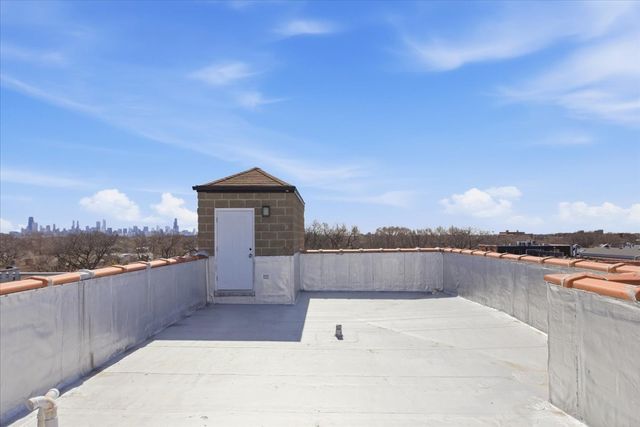 1935 W Belmont Avenue 4, Chicago, IL 60657