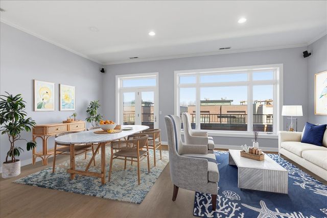 1935 W Belmont Avenue 4, Chicago, IL 60657