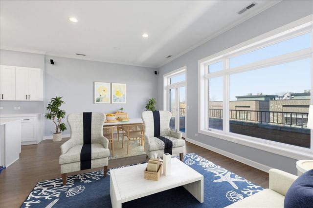 1935 W Belmont Avenue 4, Chicago, IL 60657