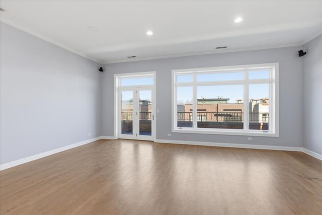 1935 W Belmont Avenue 4, Chicago, IL 60657